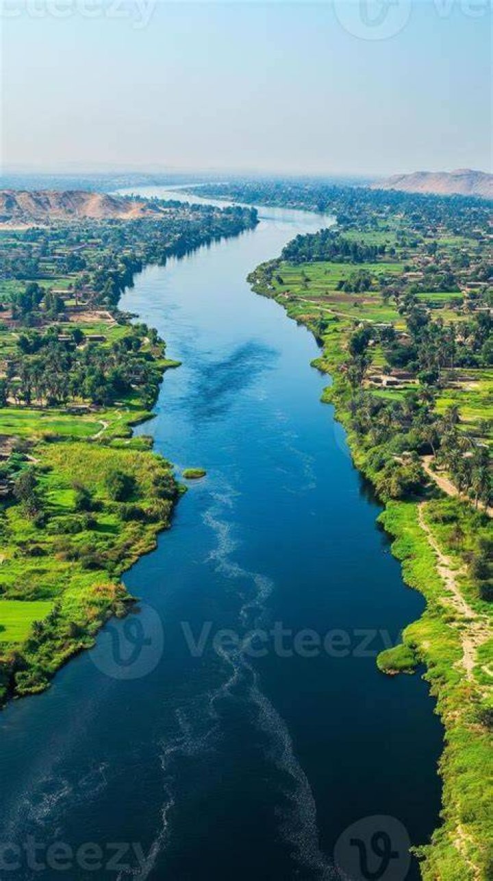 Why is the Nile River referred to as the lifeline of Egypt?